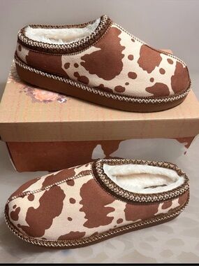 🆕 Very G Womens Georgina Faux Fur Slip On Slippers Size 9 in Cream/Tan “Cow”